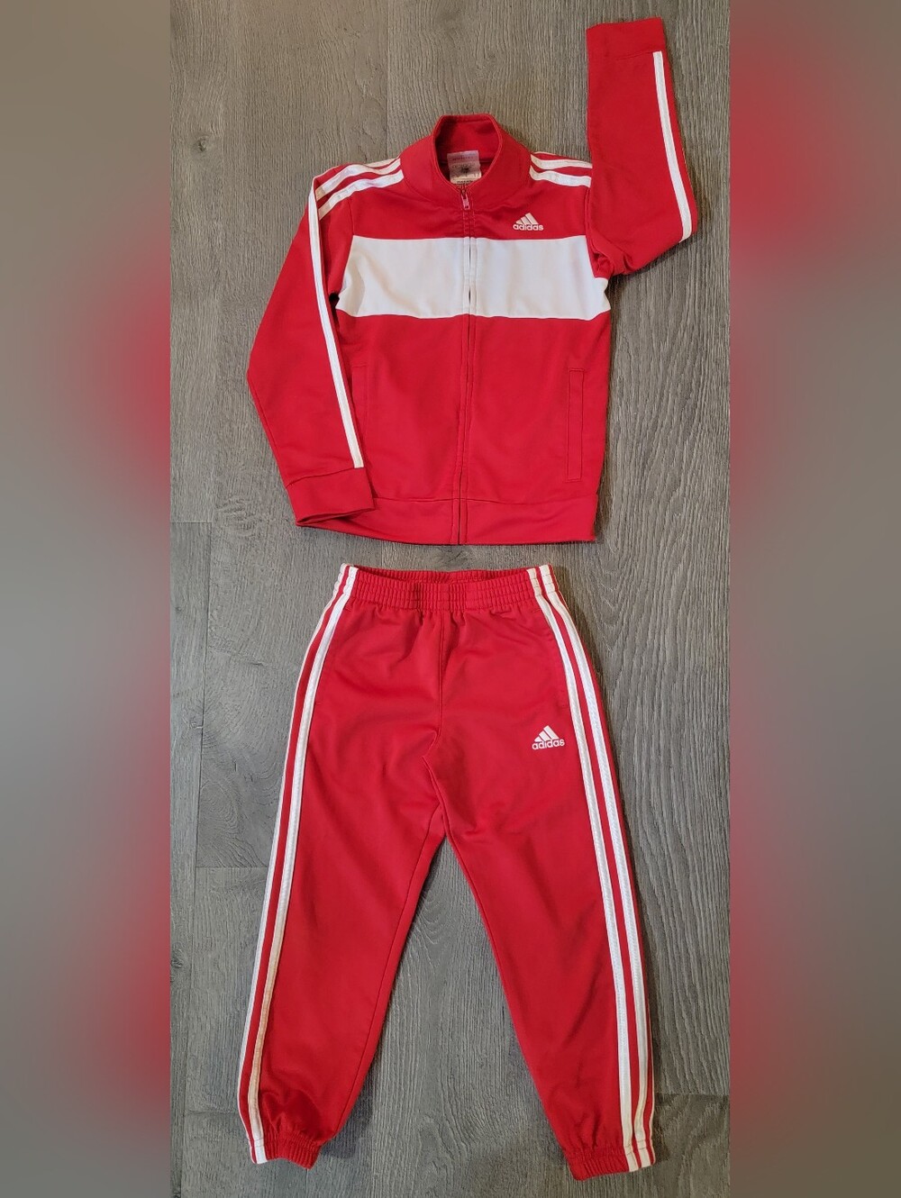 Kids Adidas Essential Tricot Track Suit Sz 5 Red Never Worn Excellent Condition